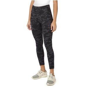 Danskin 7/8 dark camo pocket leggings